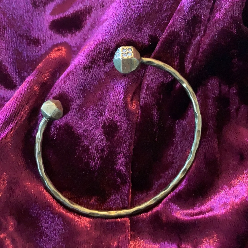 Silpada On The Dot Cuff Swarovski Crystals Brass 2 1/4” Bracelet KRB0079 - Picture 1 of 5